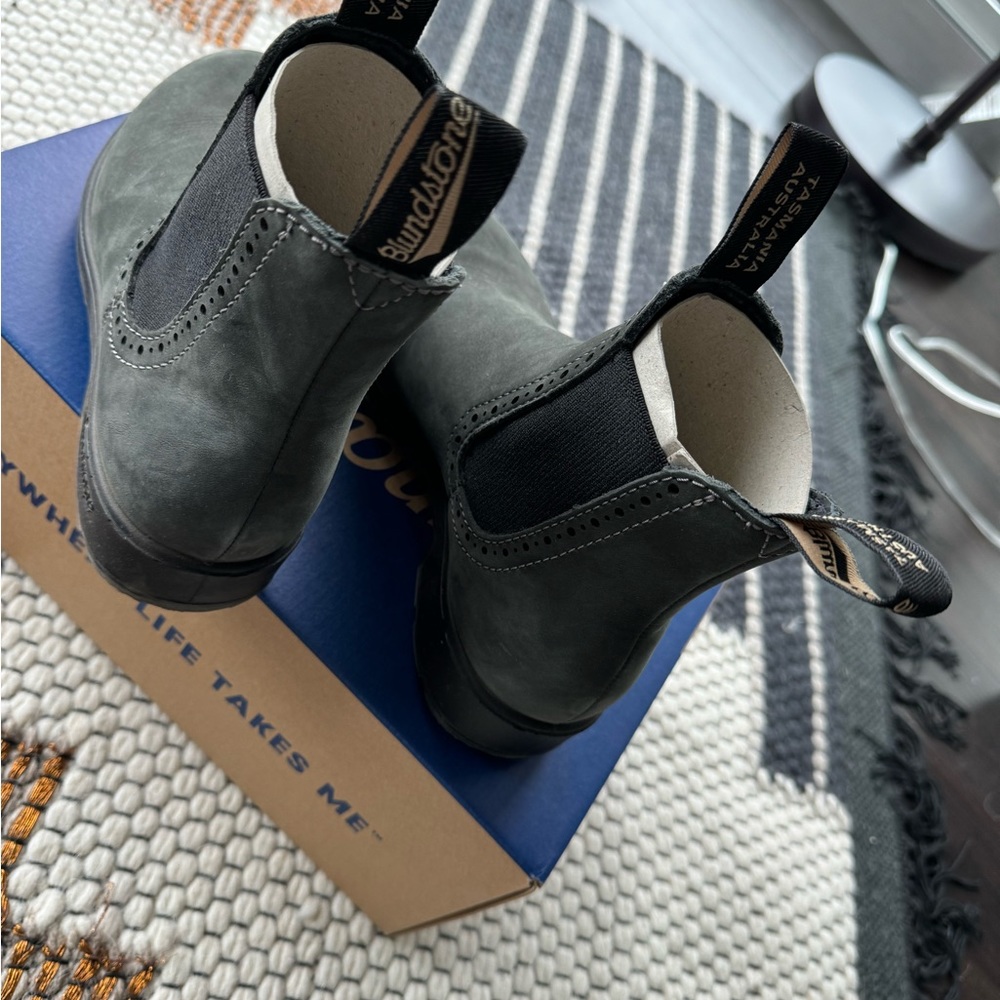 ❗️SOLD❗️Like New - Blundstone 1630 Women’s Original High Top Boots, Rustic Black - Picture 7 of 10